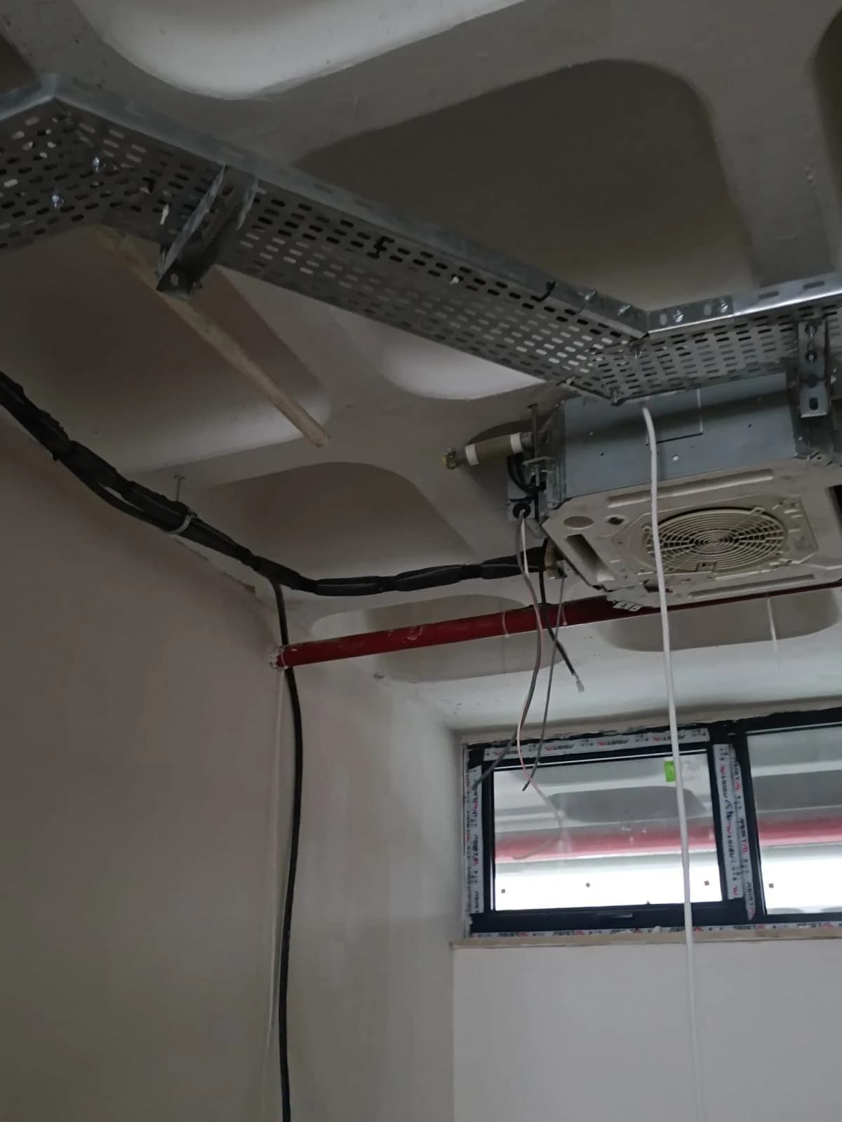 Tavan tipi kaset klima elektrik bağlantısı.